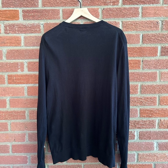 Old Navy Men's Black V-Neck Sweater - Picture 3 of 3